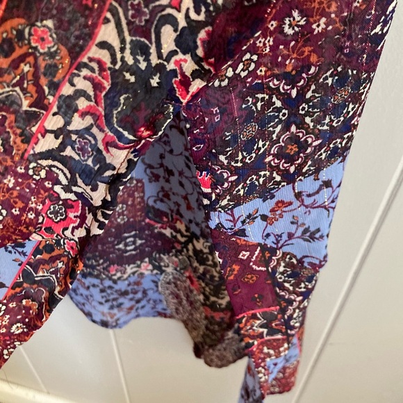 👚(bundle 4 items w/👚for $16) Beautiful cover up - Picture 5 of 7